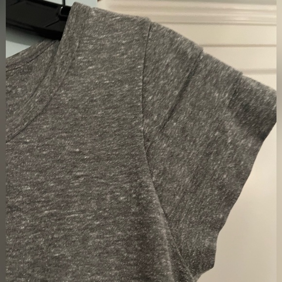 Silence + Noise Gray Tee with layered sleeves - Picture 6 of 10